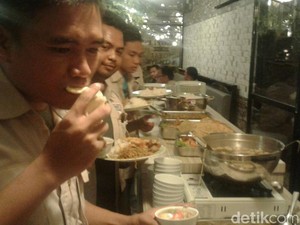 Datsun Risers Santap Malam di Raja Kuring