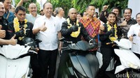 Menteri Riset Teknologi dan Pendidikan Tinggi (Menristekdikti) M Nasir serta Gubernur Bali I Made Mangku Pastika menyambut kedatangan para pengendara Gesits. Ist/Garansindo.