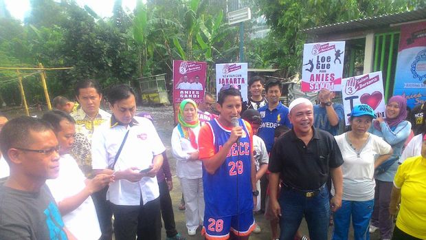 Warga Kuningan Barat Minta Sandiaga Carikan Jodoh untuk Kakek 70 Tahun