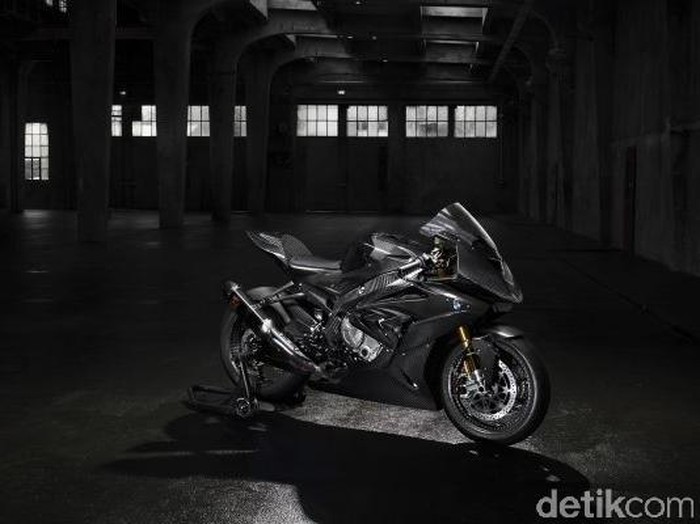 Motor Paling Eksklusif BMW, Pakai Serat Karbon