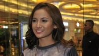 Meski bergaya santai, Acha tetap terlihat cantik. Foto: Noel/detikHOT