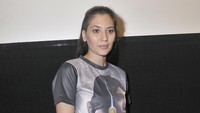 Ia memangkas rambutnya dengan potongan skinhead. Foto: Noel/detikHOT