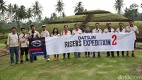 Tak melewatkan kesempatan, sejumlah Risers Datsun abadikan momen dengan berfoto bersama di areal situs.