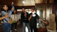 Di dalam Taman Purbakala ini terdapat 13 Punden, atau tempat pemujaan para nenek moyang. Ada juga situs batu mayat atau disebut situs batu kandang, karena ketika ditemukan posisi dari bebatuan tersebut roboh, membujur arahnya ke utara dan selatan seperti mayat.