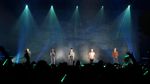 Daebak! SHINee Bermandikan Cahaya