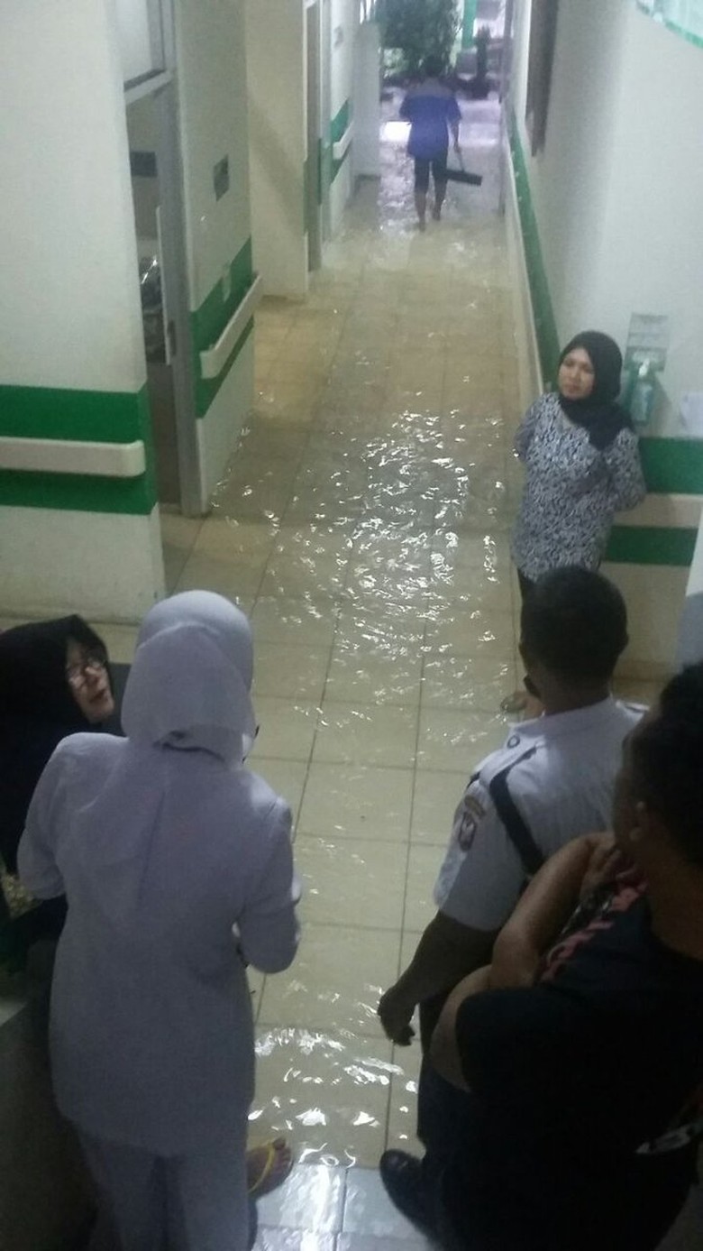 Hujan Badai RS Mata Cicendo Bandung Terendam Banjir