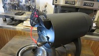 Alat yang digunakan untuk proses roasting di Coffee Roasting Class kemarin adalah dengan tipe transfer panas konveksi.