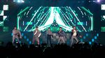 Daebak! SHINee Bermandikan Cahaya