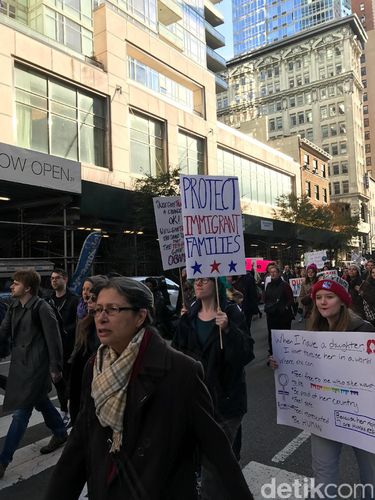 Demo anti Trump di New York, Sabtu (12/11/2016)