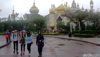 Foto: Meski hanya sebentar, jalan-jalan ke Leofoo Village Theme Park ini akan terus saya ingat. Saya akan berkunjung lagi ke tempat ini di lain kesempatan untuk bisa menjajal semua wahana permainan seru yang ada di sana, seperti layaknya pengunjung lain yang rata-rata berusia remaja dan anak sekolah (Wahyu/detikTravel)