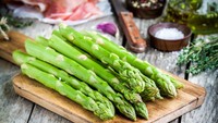 Asparagus kaya sulfur juga vitamin B dan asam folic. Asam floic yang rendah berkaitan dengan kecemasan. Asupan asparagus bisa mengatasi hal ini sekaligus turunkan tekanan darah.Foto: iStock