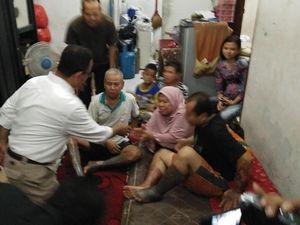 Blusukan di Tambora, Anies Baswedan Jenguk Korban Gas Meledak