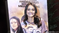 Amanda Rawles terlihat manis dengan senyum simpulnya.  Pool/Noel/detikFoto.