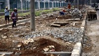 Untuk mengantisiapsinya, adalah normalisasi saluran drainase yang menuju kali ataupun saluran besar.