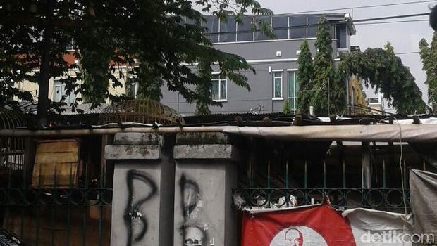 Penampakan setelah spanduk dicopot (Dok. Satpol PP Kec Tambora)