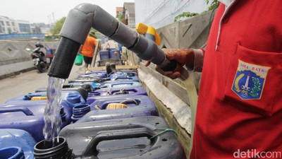 Pedagang Ikan di Muara Angke Kesulitan Air Bersih