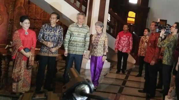 Presiden Jokowi dan PM Singapura melakukan pertemuan bilateral.