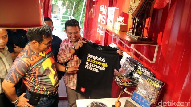 Ada kaus hingga berbagai suvenir lainnya (Ammang/detikTravel)