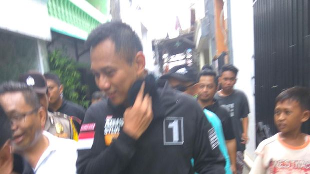 Ada Spanduk Anies Saat Blusukan di Pademangan, Agus: Ini Demokrasi