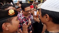 Djarot sempat menemui warga yang menolak kedatangannya.