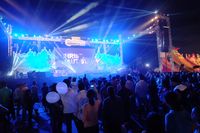 Puas Mencicipi Kuliner Indonesia, Pengunjung Festival Dihibur Andra and The BackBone dan Christian Bautista