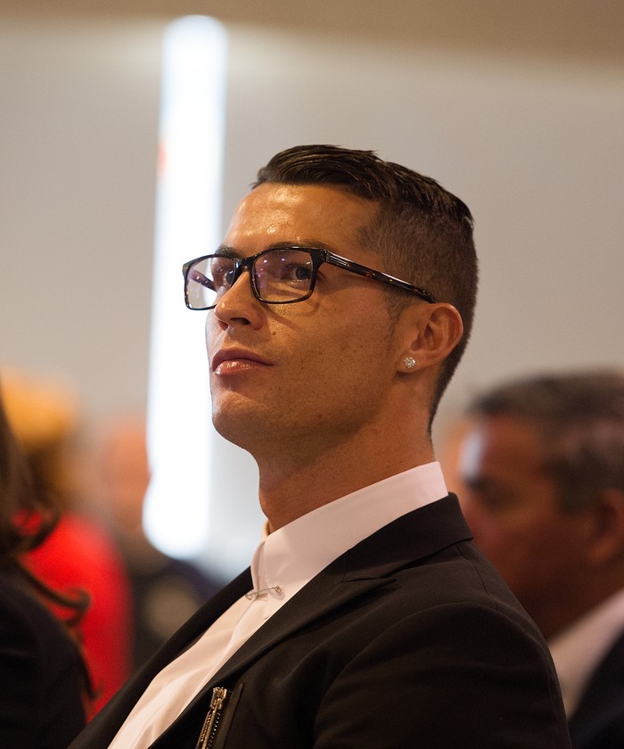 Cristiano Ronaldo Kepergok Mesra dengan Pacar Baru di Disneyland