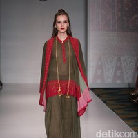 Koleksi Ghea Panggabean yang mengusung tema The Spice & Silk Route from Sumatera to Java di IPMI Trend Show 2017. The Hall Lt.8. Senayan City. Jakarta. [Foto: Mohammad Abduh/Wolipop]