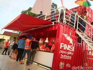 Keren! Ada Pinisi Pop Up Gallery di Depan Benteng Fort Rotterdam