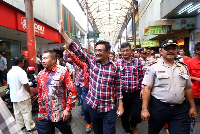 Djarot Kepada Warga di Mampang: Laporkan PNS yang Suka Ngutil-ngutil