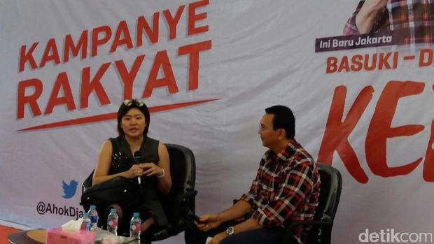 Sajian Bubur dan Kue untuk Warga yang Mengadu ke Ahok di Rumah Lembang