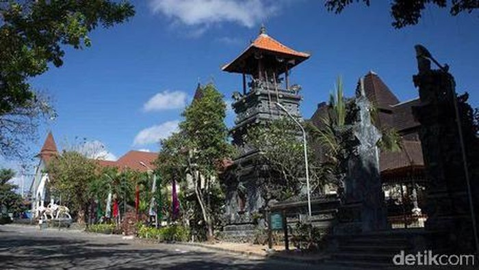 Komplek ibadah 5 agama di Bali