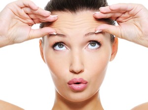 7 Cara Ampuh Hilangkan Kerutan Bawah Mata Tanpa ke Klinik Kecantikan