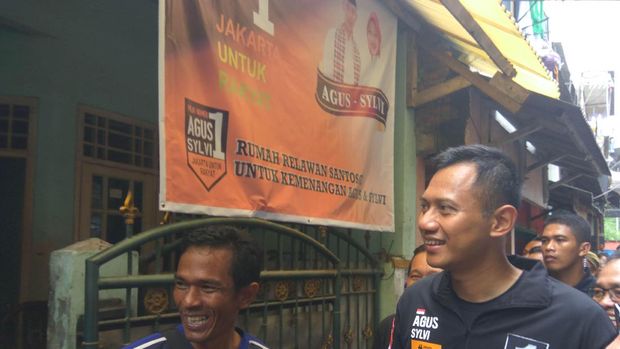 Ada Spanduk Anies Saat Blusukan di Pademangan, Agus: Ini Demokrasi