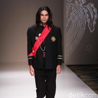 Koleksi Ghea Panggabean yang mengusung tema The Spice & Silk Route from Sumatera to Java di IPMI Trend Show 2017. The Hall Lt.8. Senayan City. Jakarta. [Foto: Mohammad Abduh/Wolipop]