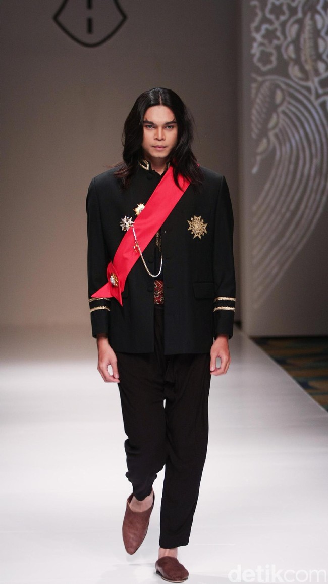 Koleksi Ghea Panggabean yang mengusung tema The Spice & Silk Route from Sumatera to Java di IPMI Trend Show 2017. The Hall Lt.8. Senayan City. Jakarta. [Foto: Mohammad Abduh/Wolipop]