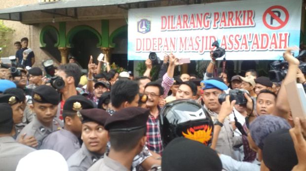 Djarot tetap tersenyum meski ada penolakan