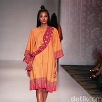 Koleksi Ghea Panggabean yang mengusung tema The Spice & Silk Route from Sumatera to Java di IPMI Trend Show 2017. The Hall Lt.8. Senayan City. Jakarta. [Foto: Mohammad Abduh/Wolipop]