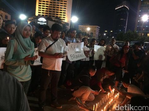  Aksi lilin damai di Bundaran HI, Jakpus, Senin (14/11/2016)