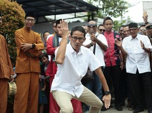 Disambut Palang Pintu, Sandiaga Tampilkan Jurus Silat Lipet Dompet