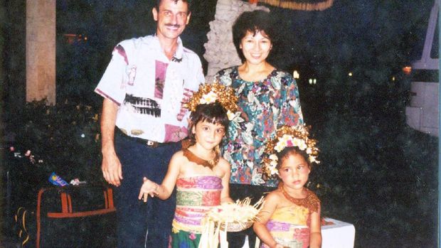 Dibesarkan di Bali, Julie Estelle Nyaman dengan Suasana Pantai