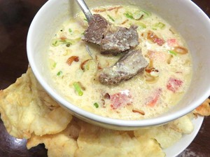 Jeroan dan Daging Sapi Berpadu Santan dalam Soto Betawi