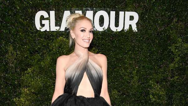 Gwen Stefani Tampil Cetar dengan Gaun Ombre Gwen Stefani Tampil Cetar dengan Gaun Ombre
