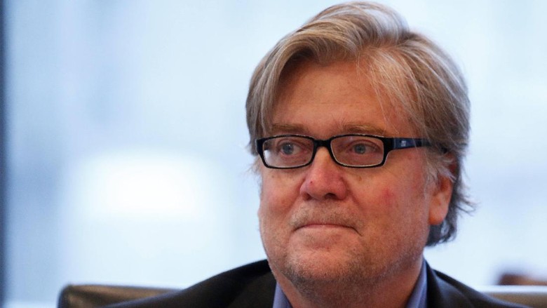 Trump Pecat Penasihat Senior Steve Bannon yang Kontroversial Trump Pecat Penasihat Senior Steve Bannon yang Kontroversial