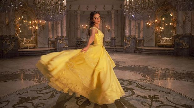 Reaksi Emma Watson Bertemu Anak Kecil Dandan Ala Belle Beauty and The Beast