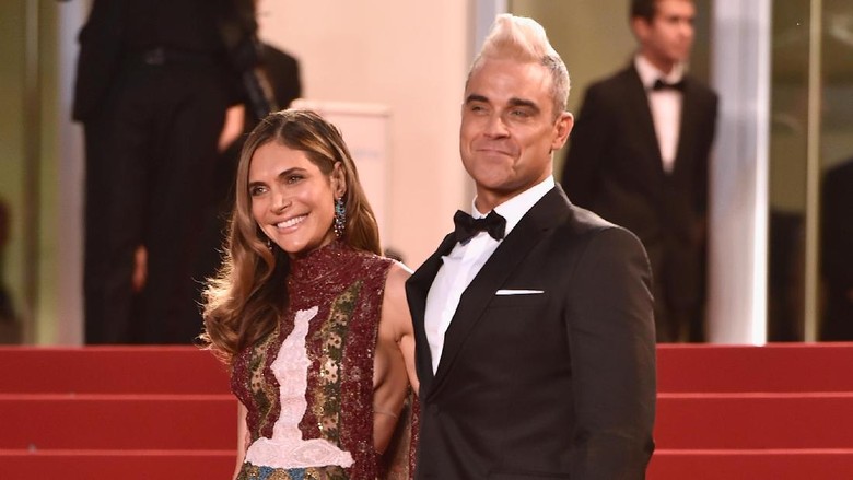 So Sweet! Isi Surat Cinta buat Robbie Williams dari Putrinya/ Foto: Pascal Le Segretain/Getty Images So Sweet! Isi Surat Cinta buat Robbie Williams dari Putrinya/ Foto: Pascal Le Segretain/Getty Images