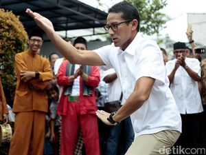 Sandiaga Pamer Jurus Silat Lipet Dompet