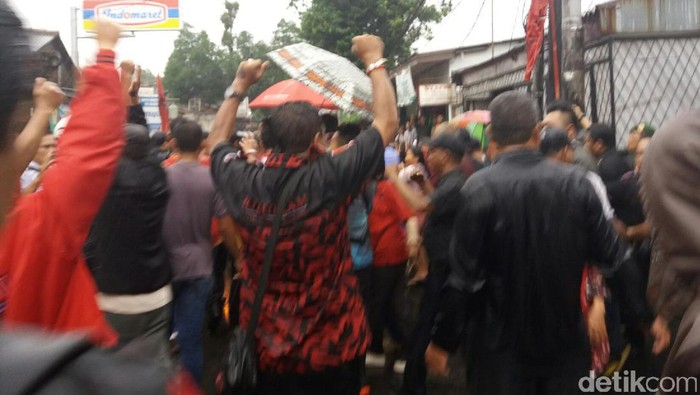 Blusukan di Ciracas Jaktim, Ahok Kembali Ditolak Sekelompok Orang