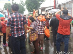 Gaya Santai Ahok Tanggapi Penolakan Kampanye di Ciracas