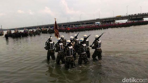 Peringati Hari Jadi ke 72, Marini Gelar Upacara di Pantai Tambak Wedi