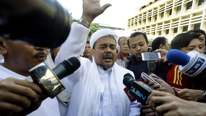 Imam Besar Front Pembela Islam (FPI) Habib Rizieq Shihab mendatangi Mabes Polri. Habib Rizieq mengaku ikut serta dalam gelar perkara kasus Ahok.